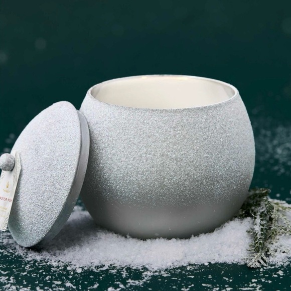 Frasier Fir Flocked Novelty Statement Candle NWT 🌲❄️ - Picture 6 of 7